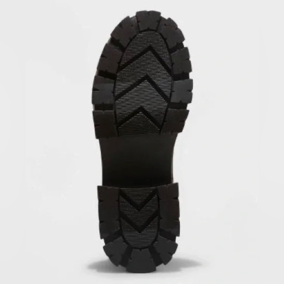 Trendy! Chunky sole 6” taupe and black ankle boots! A New Day! Faux Leat… - Picture 2 of 8